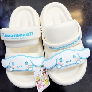 Brand New Sanrio Cinnamoroll Sandals Slippers Size: 7 US